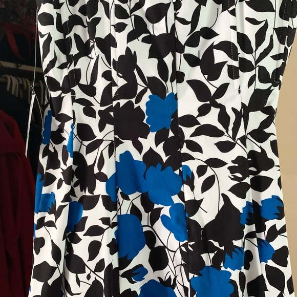 NEW Stunning NINE WEST Blue Floral Size 8P Stretch Cotton Fit & Flare Dress - Picture 6 of 16